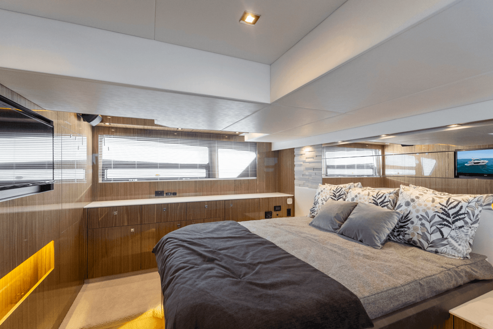2024 Cruisers Yachts 50 Cantius