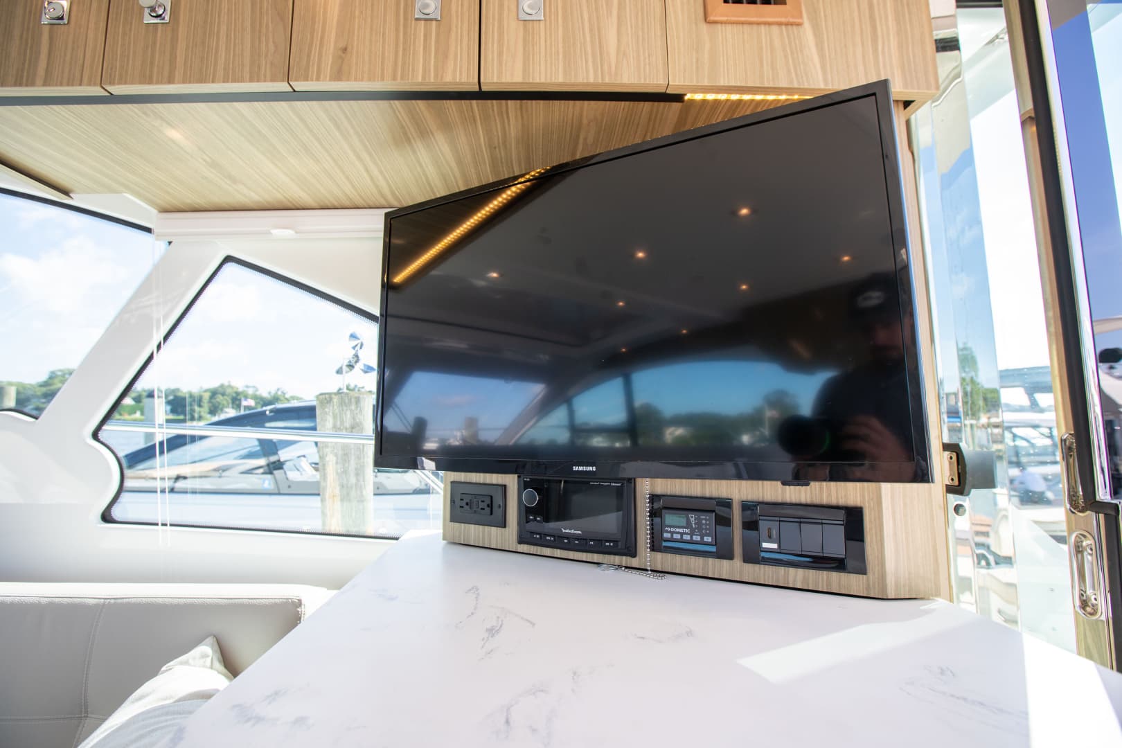 2024 Cruisers Yachts 50 Cantius