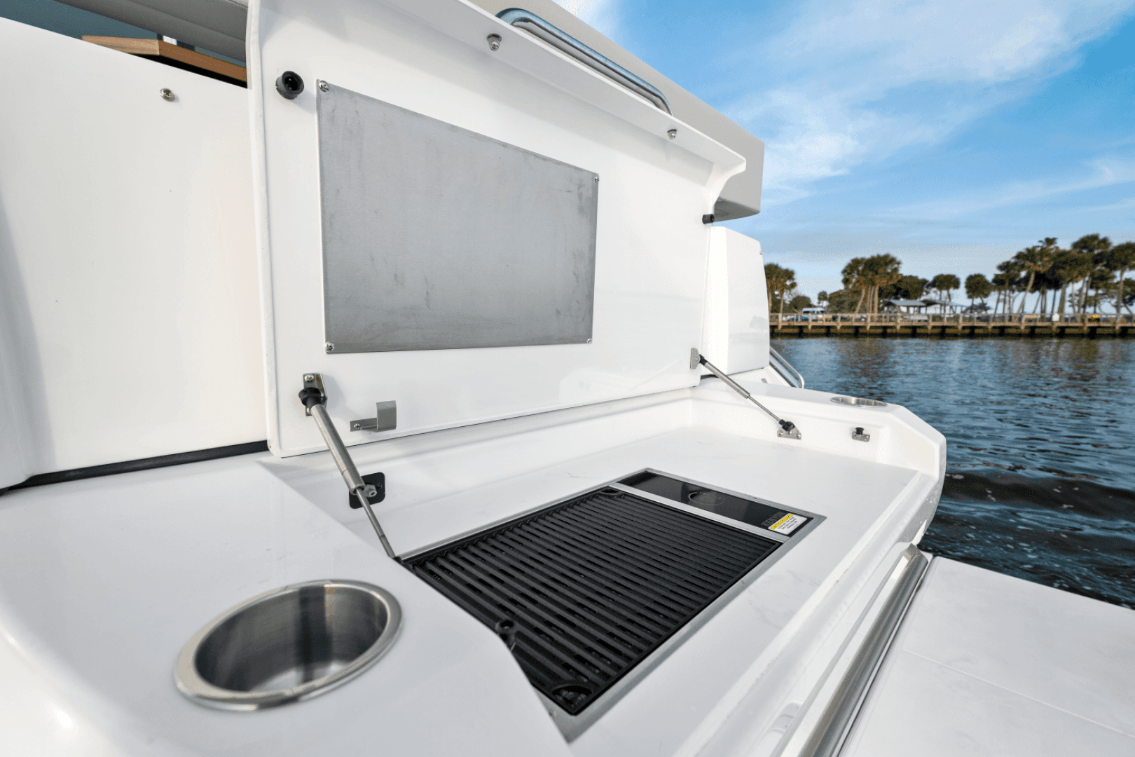 2024 Cruisers Yachts 50 Cantius