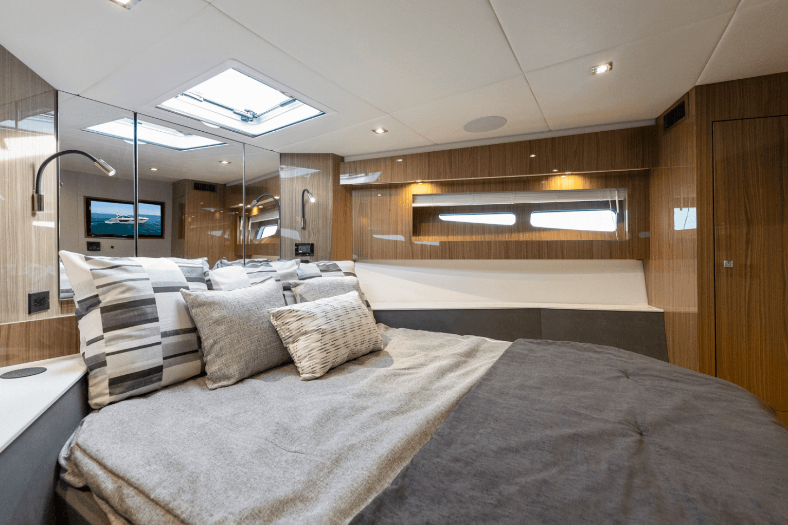 2024 Cruisers Yachts 50 Cantius