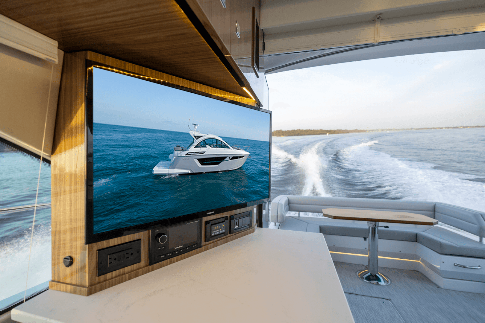 2024 Cruisers Yachts 50 Cantius