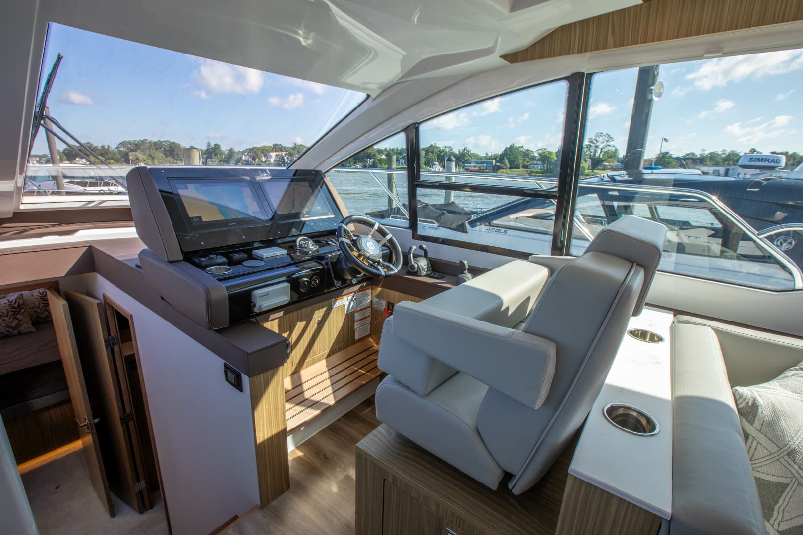 2024 Cruisers Yachts 50 Cantius