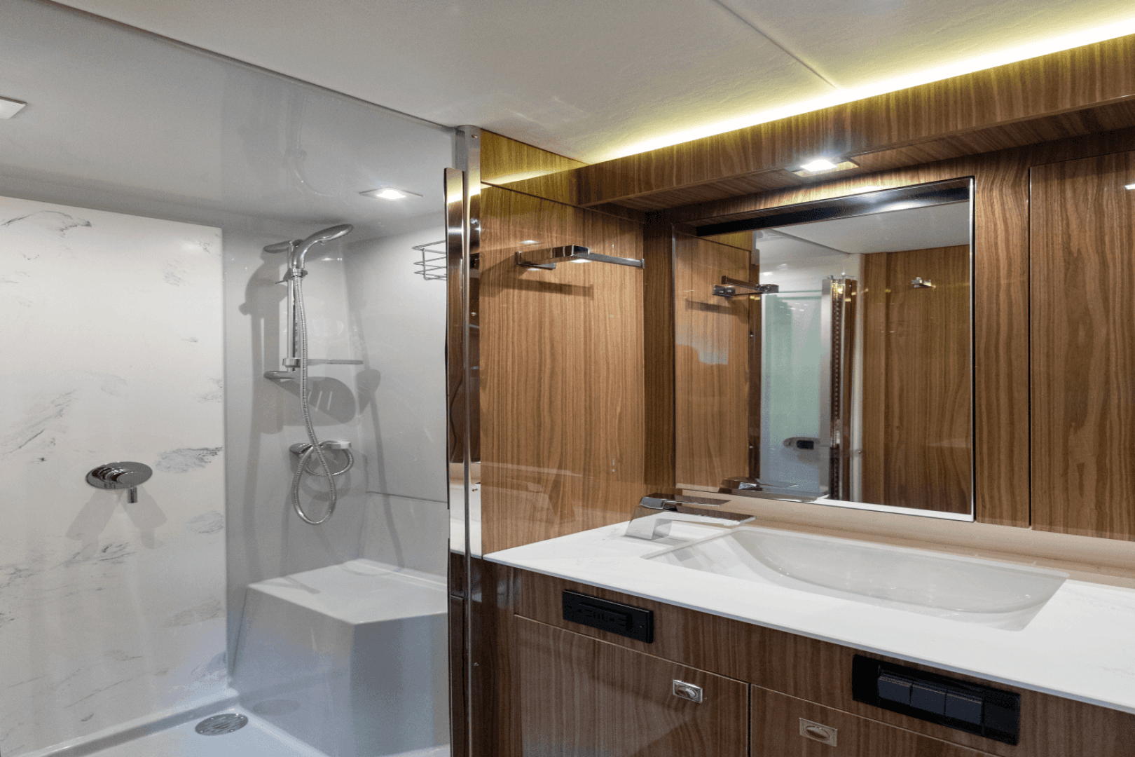 2024 Cruisers Yachts 50 Cantius