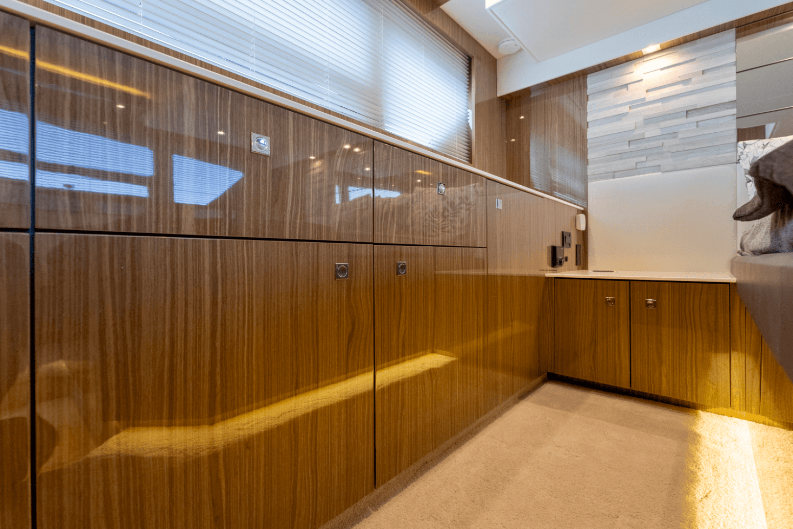 2024 Cruisers Yachts 50 Cantius