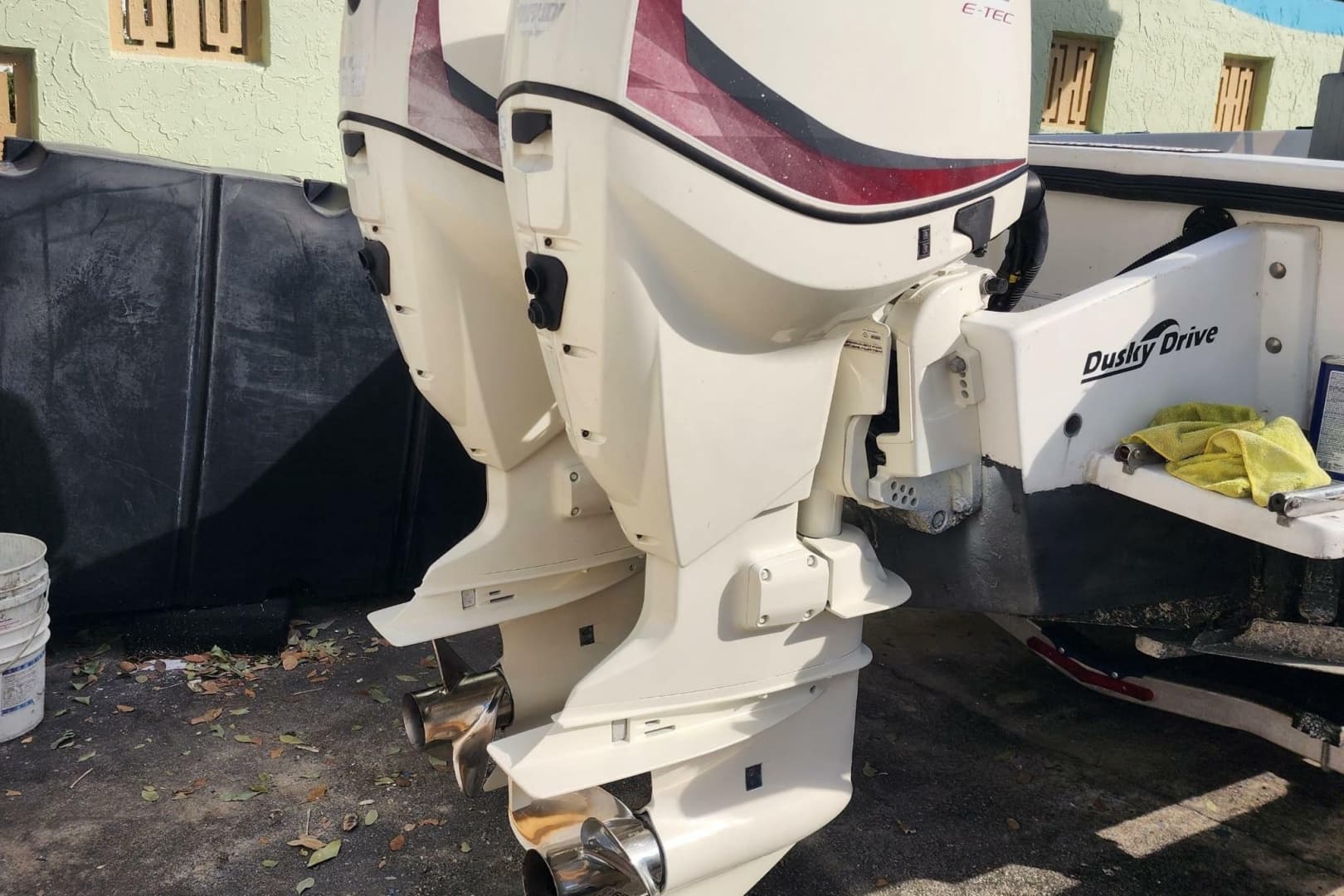1997 Dusky 256 Center Console