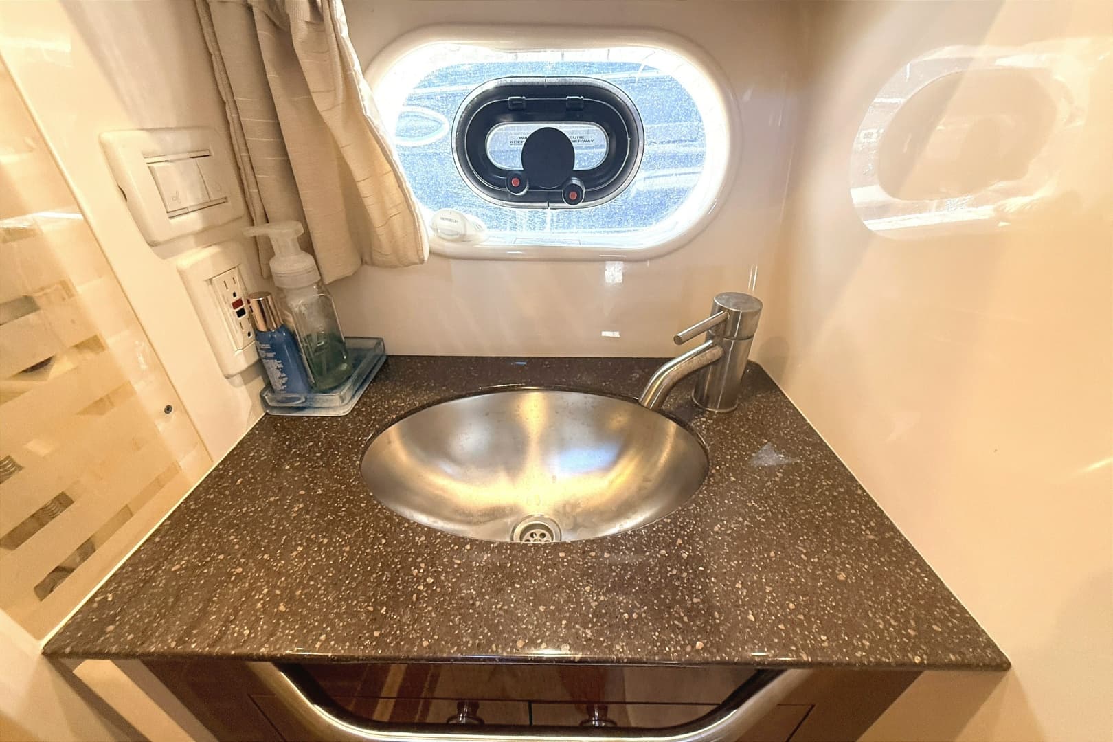 2013 Sea Ray Sundancer 370