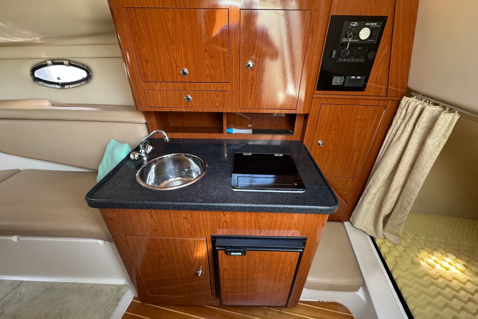 2010 Regal 2860 Window Express