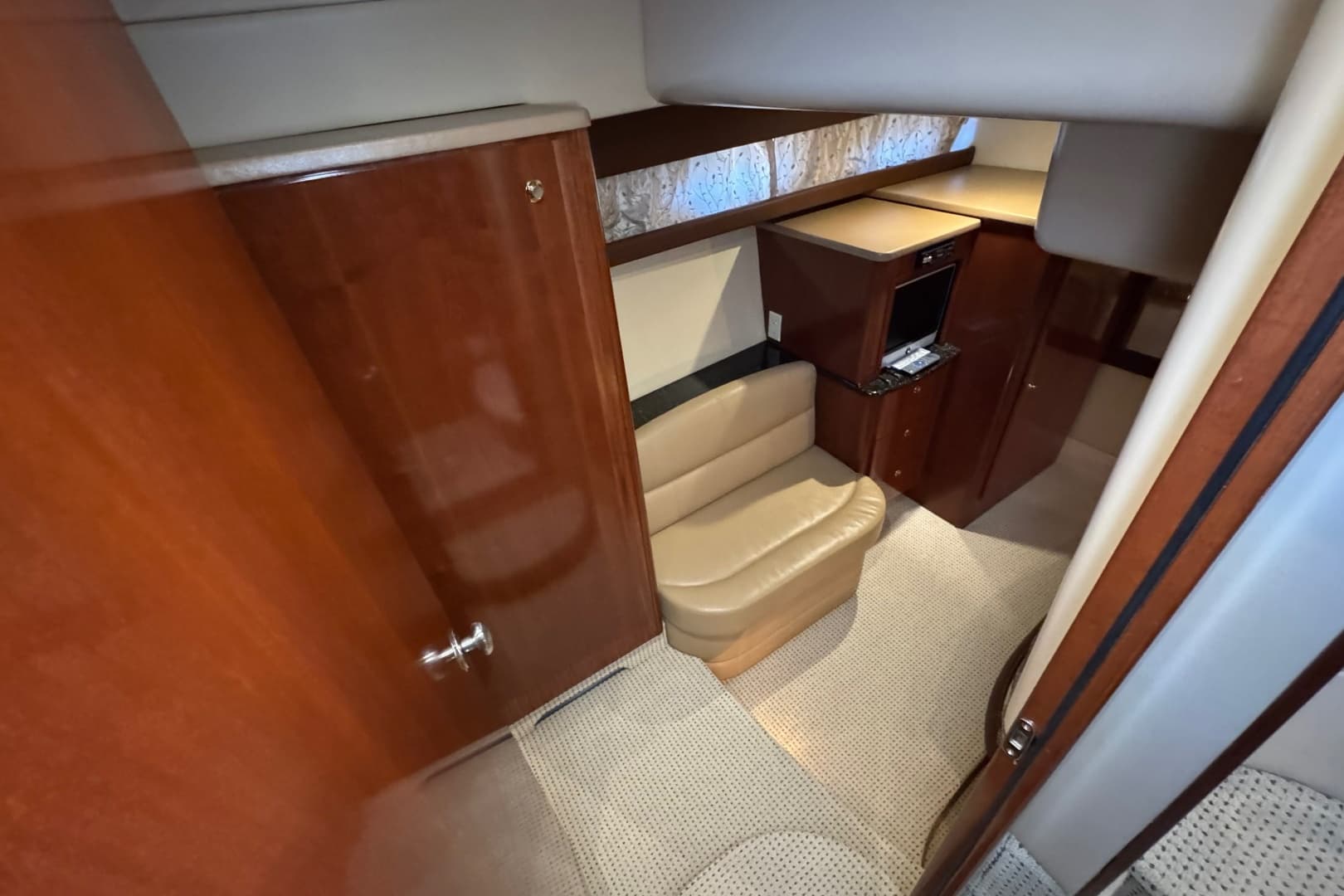 2008 Meridian 411 Sedan