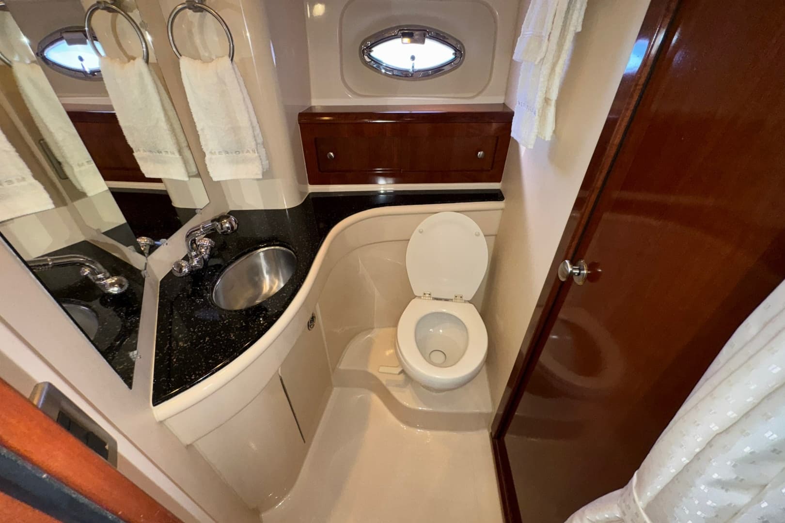 2008 Meridian 411 Sedan