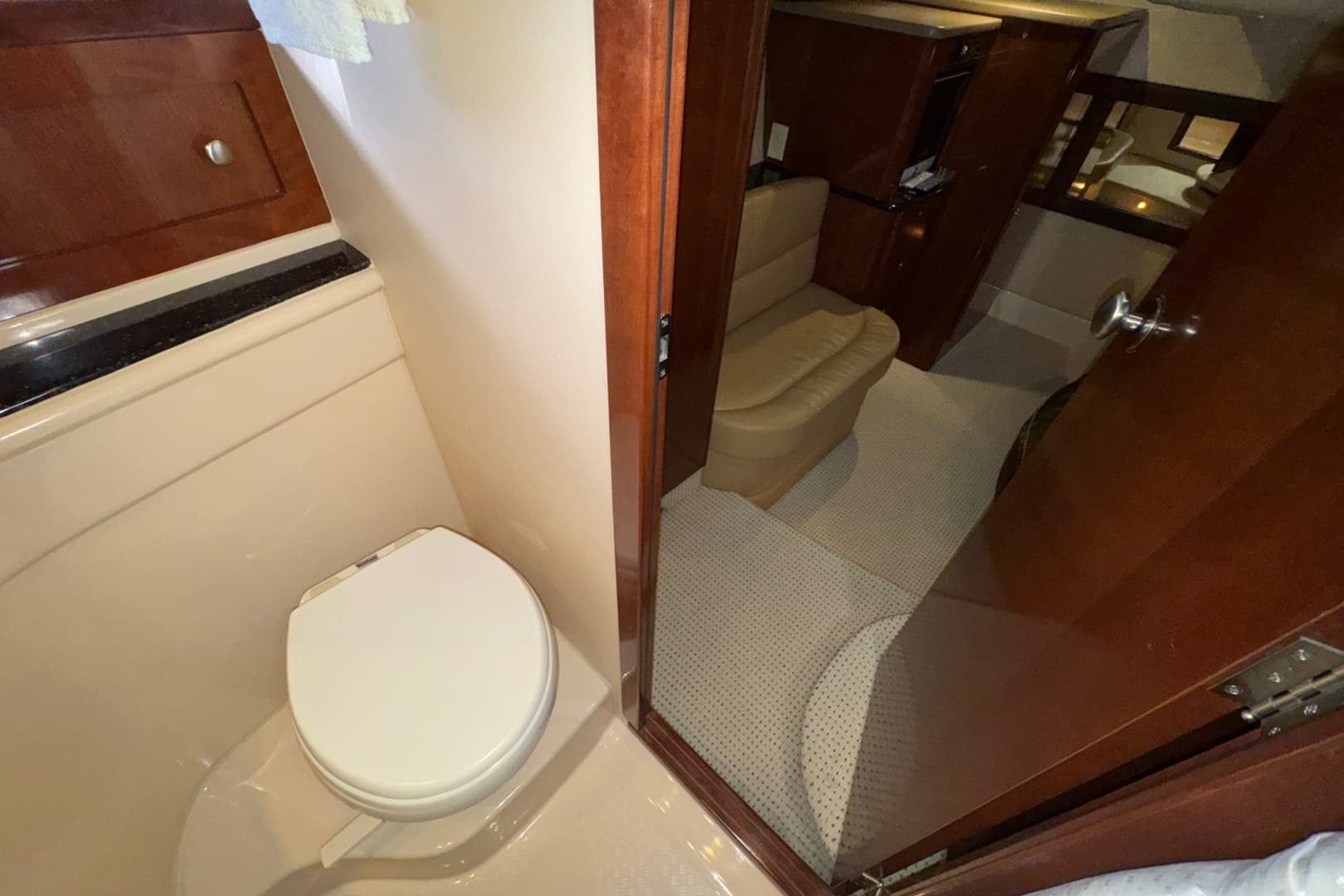 2008 Meridian 411 Sedan