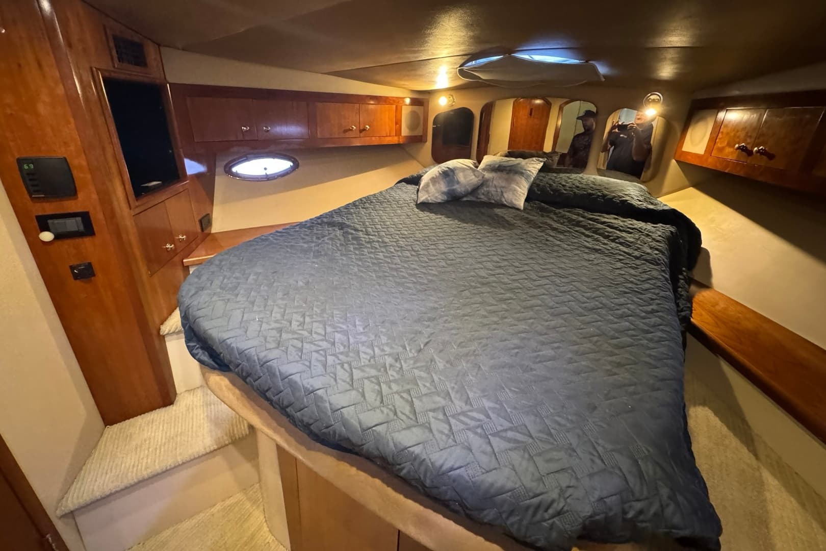 2003 Cruisers Yachts 3970 Express