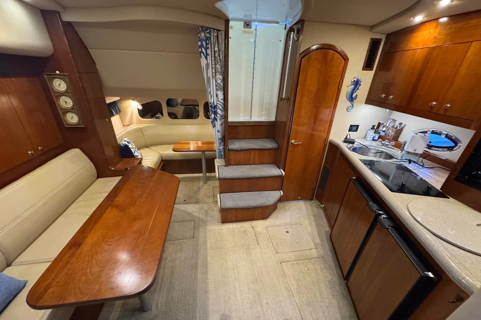 2003 Cruisers Yachts 3970 Express