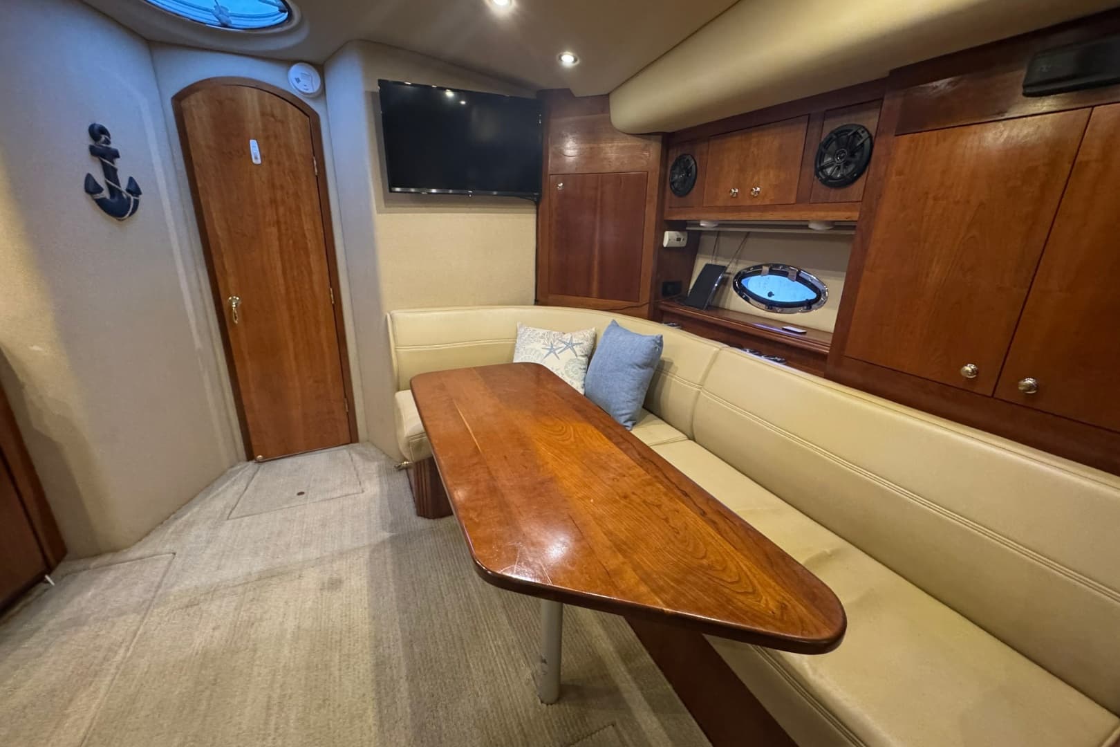 2003 Cruisers Yachts 3970 Express
