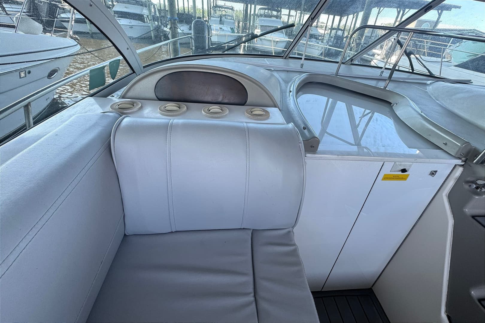 2003 Cruisers Yachts 3970 Express