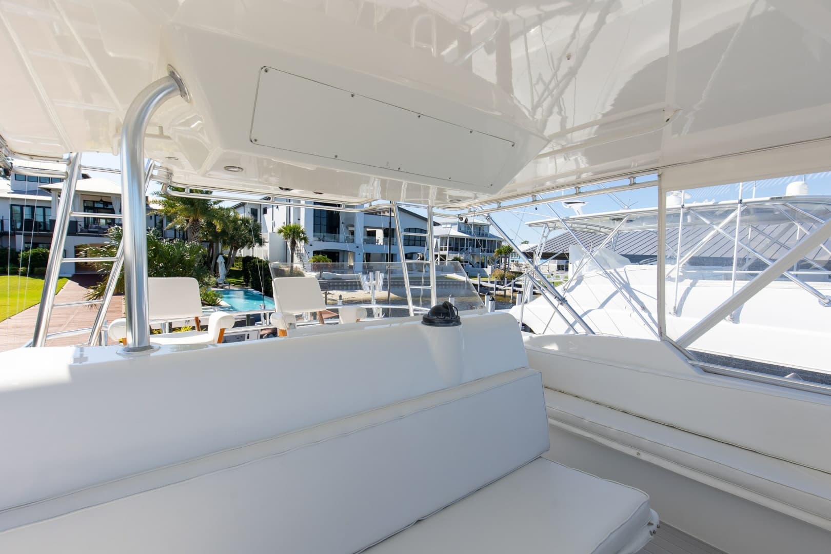 1998 Hatteras 60 Convertible