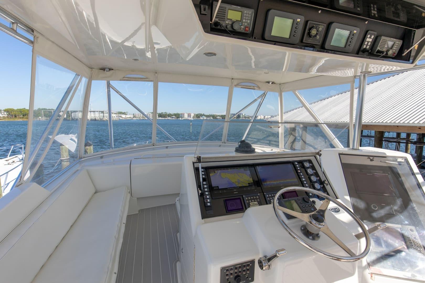 1998 Hatteras 60 Convertible