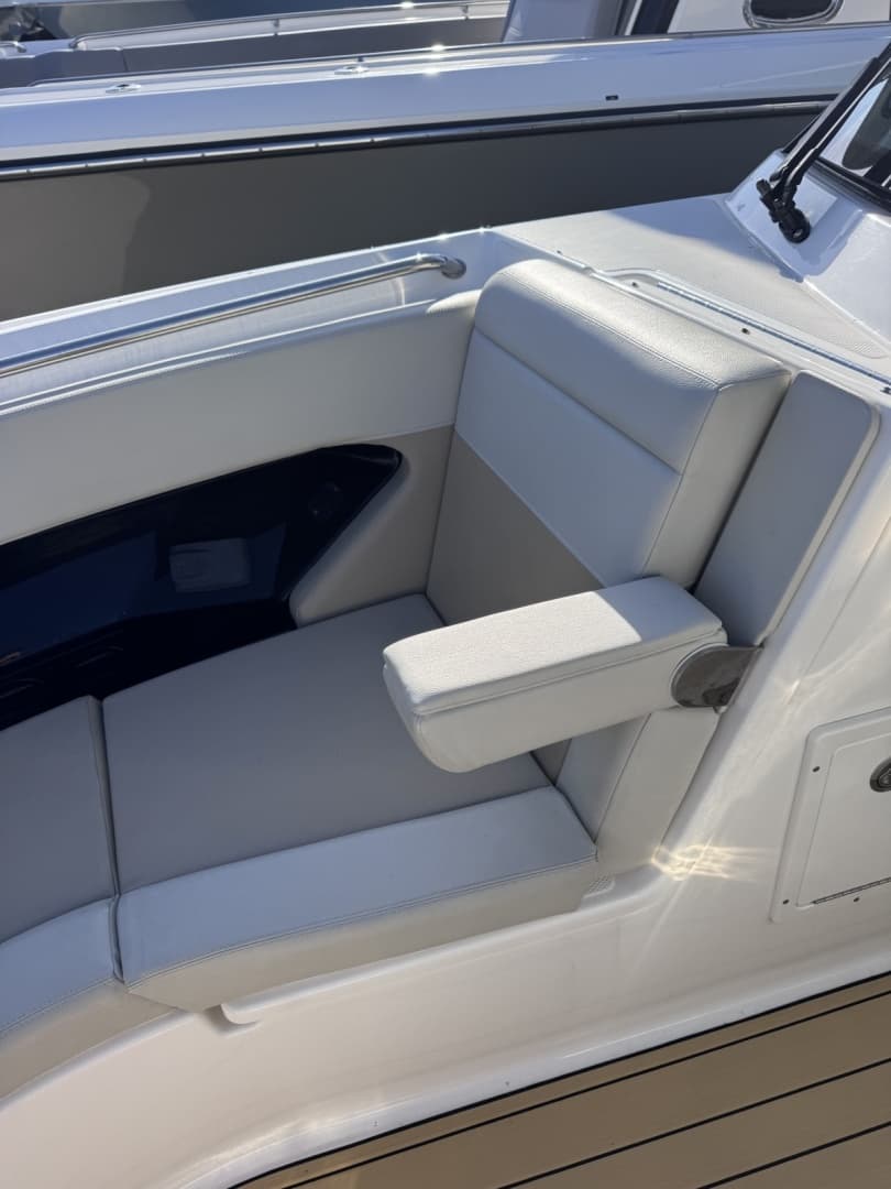 2022 Boston Whaler 280 Vantage DC