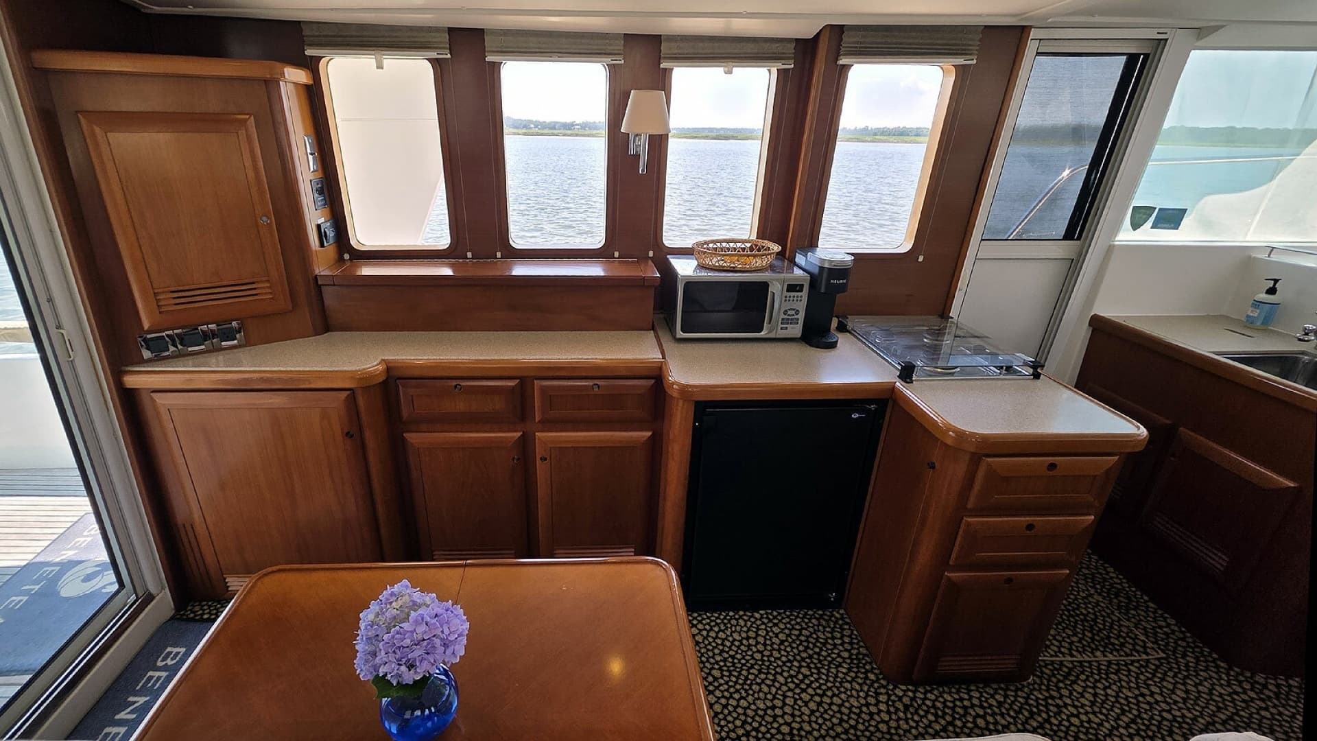 Main Cabin Port