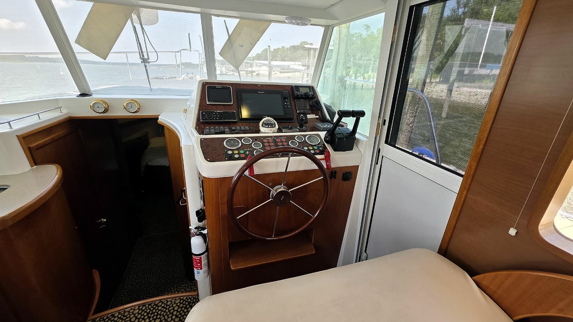 Main Cabin Lower Helm Forward