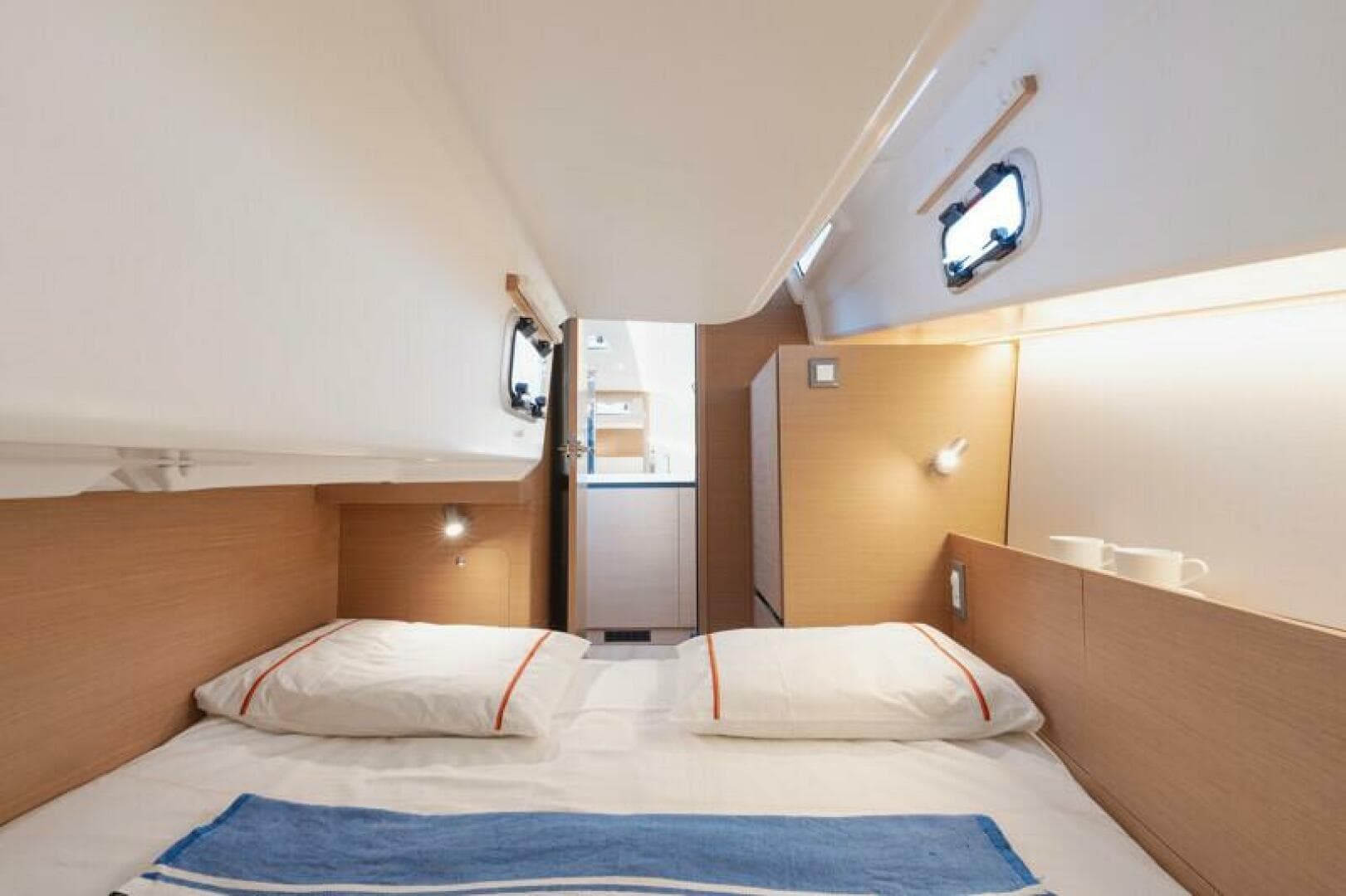 2027 Jeanneau Sun Odyssey 350