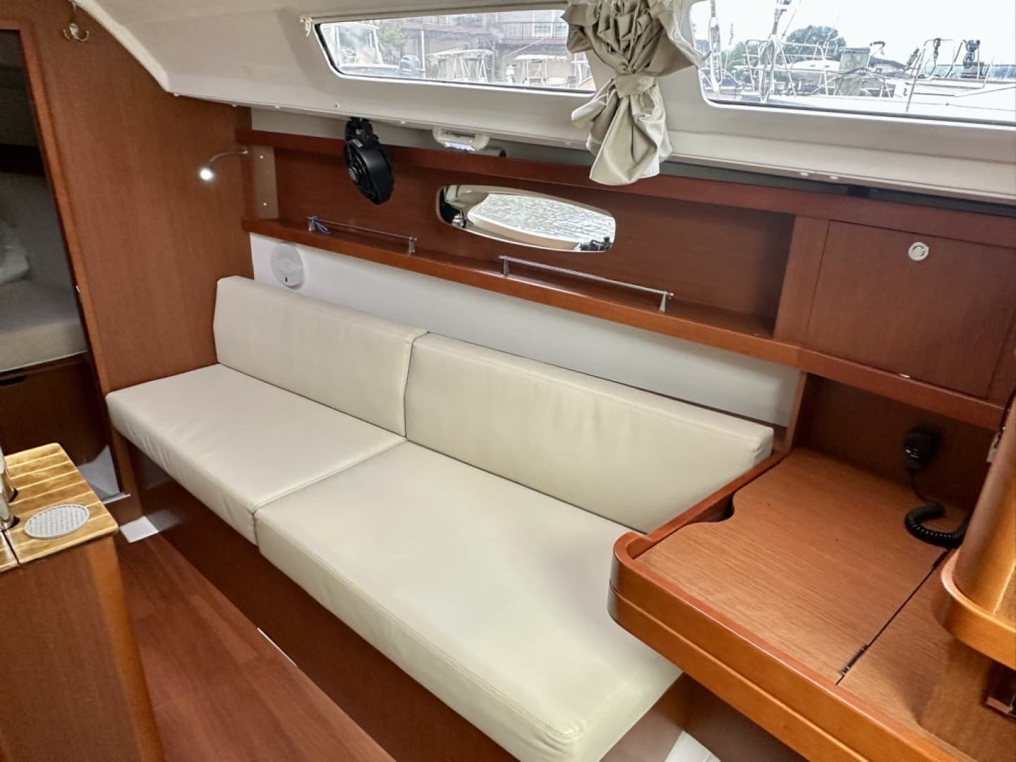 2015 Beneteau 31 Platinum