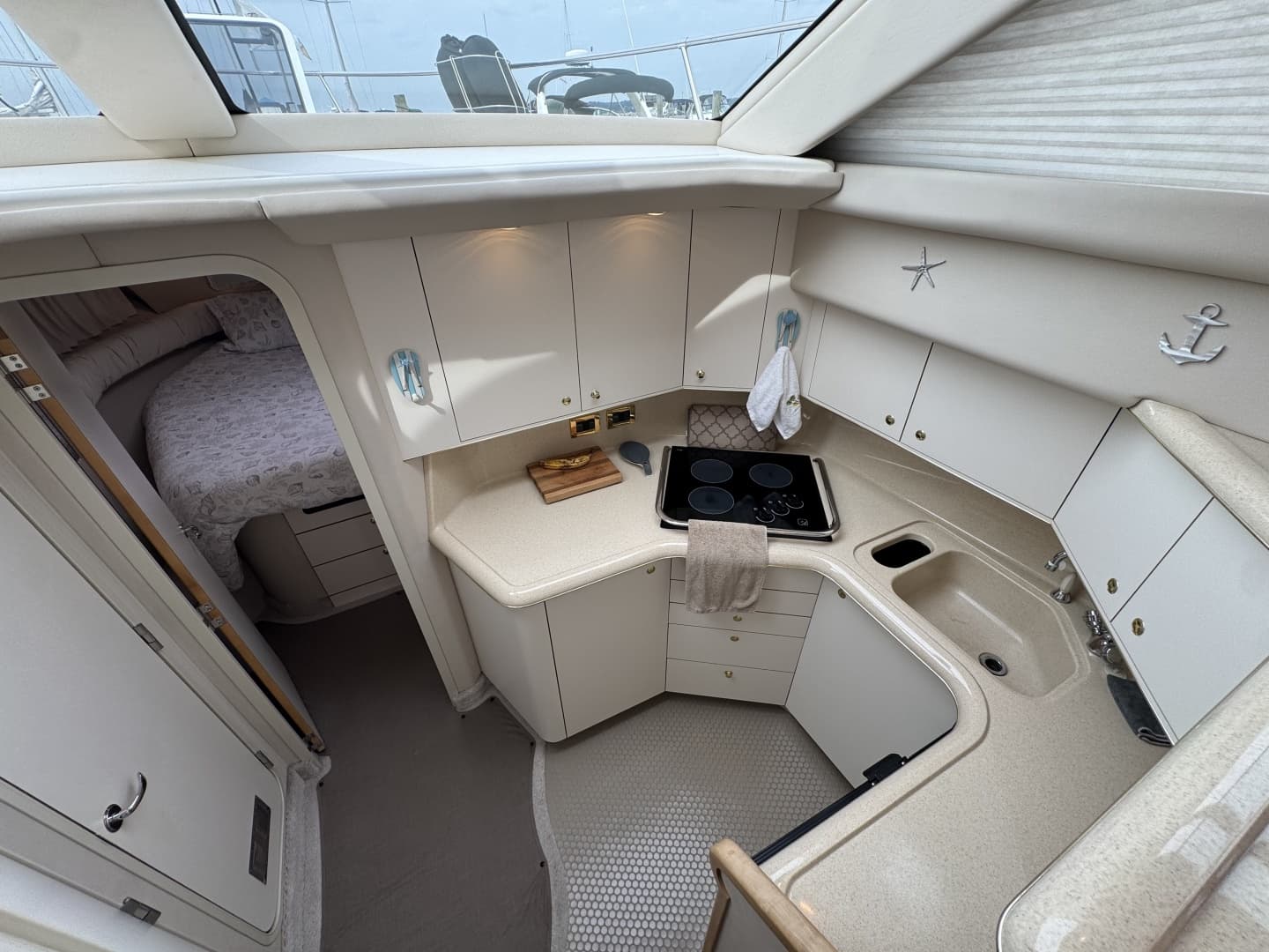 1998 Sea Ray 370 Aft Cabin