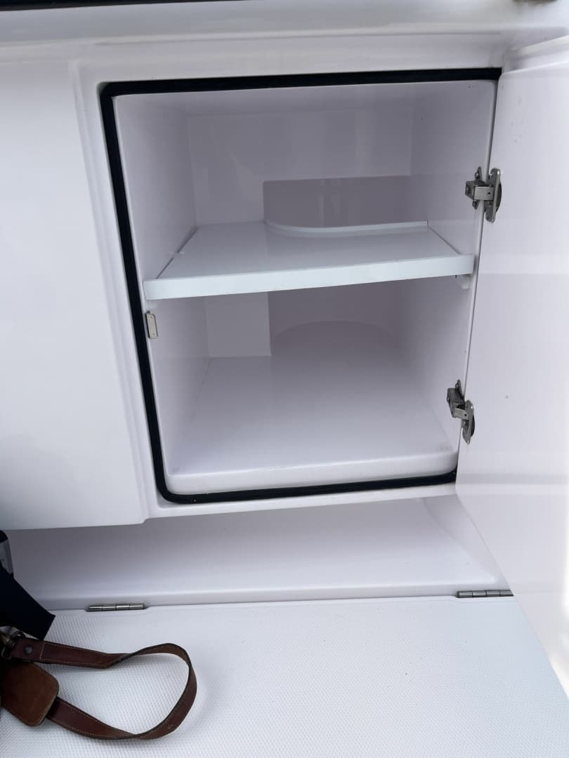 2023 Axopar 37 XC Cross Cabin