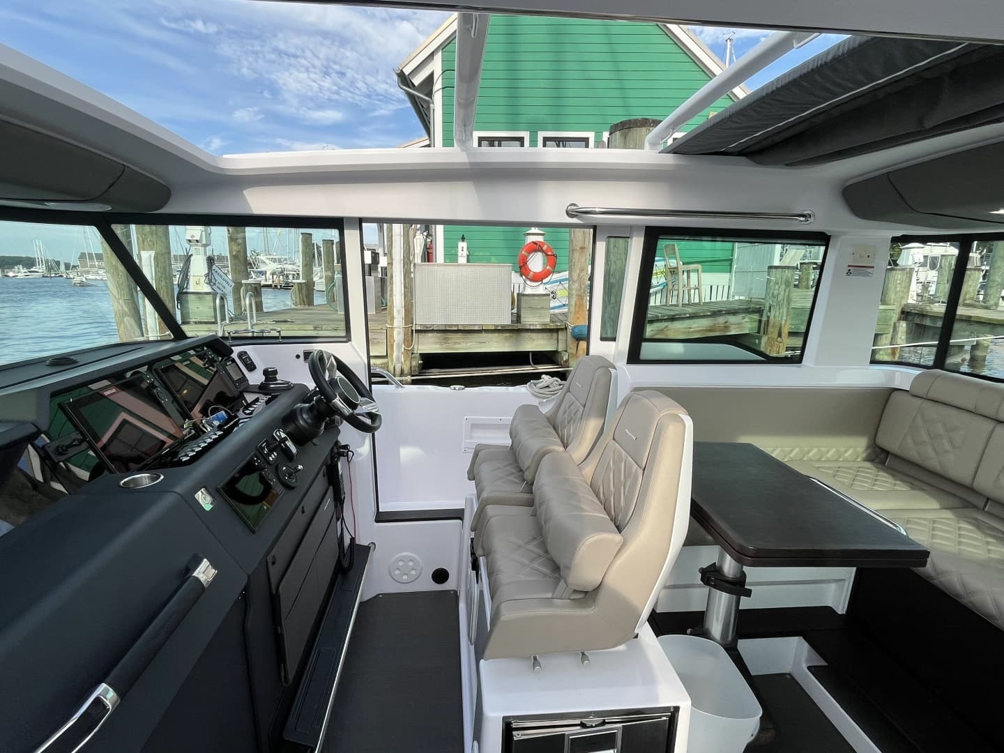 2023 Axopar 37 XC Cross Cabin