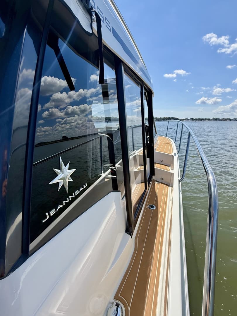 2019 Jeanneau NC 895