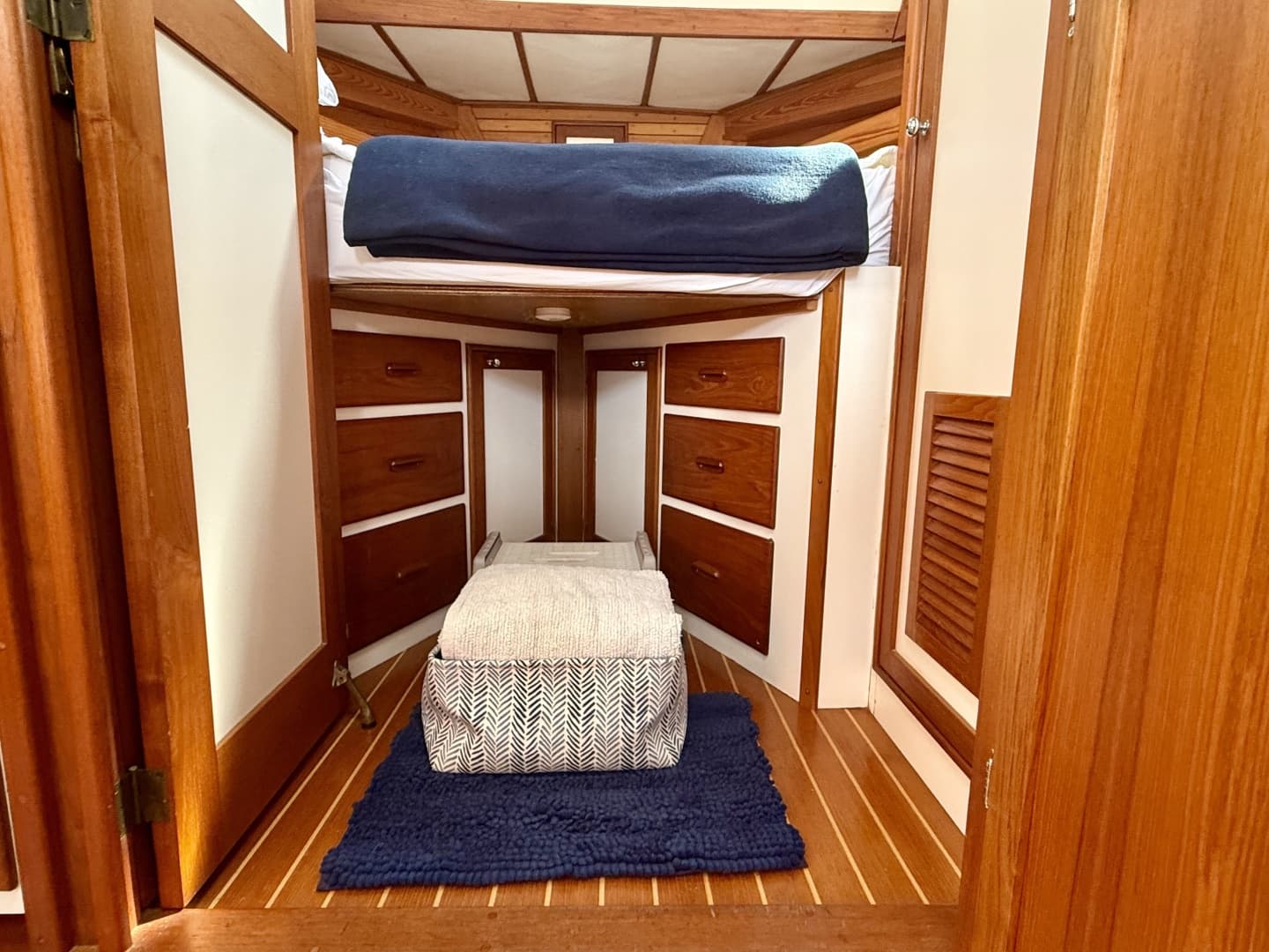 1987 Wilbur Flybridge Cruiser