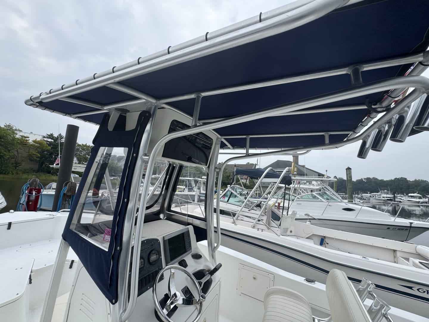 2007 Sea Hunt Triton 220
