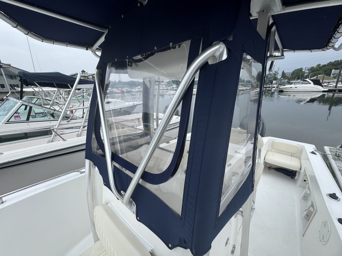 2007 Sea Hunt Triton 220