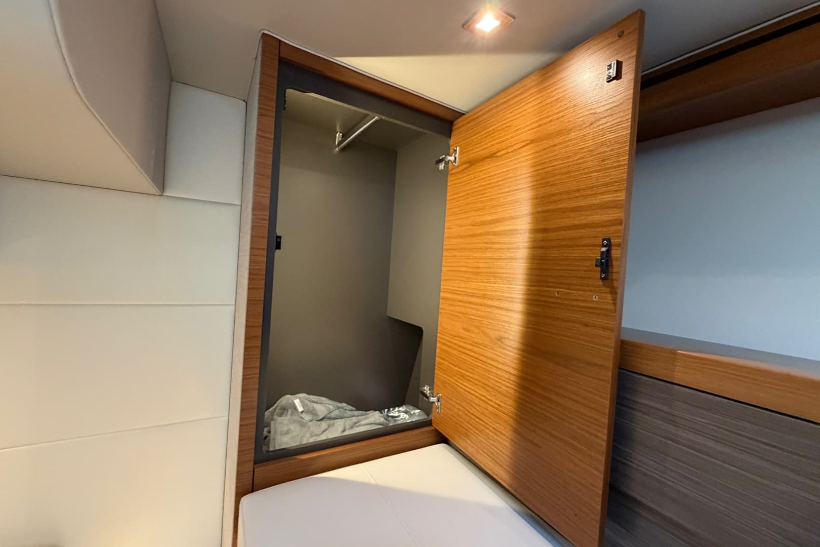 2020 Tiara Yachts C39 Coupe