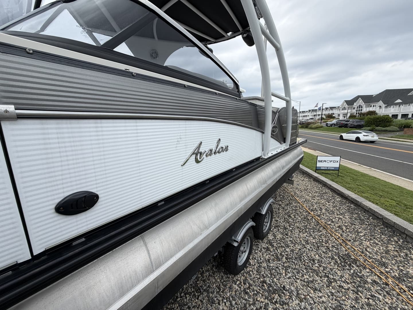 2019 Avalon Catalina Elite - 27'