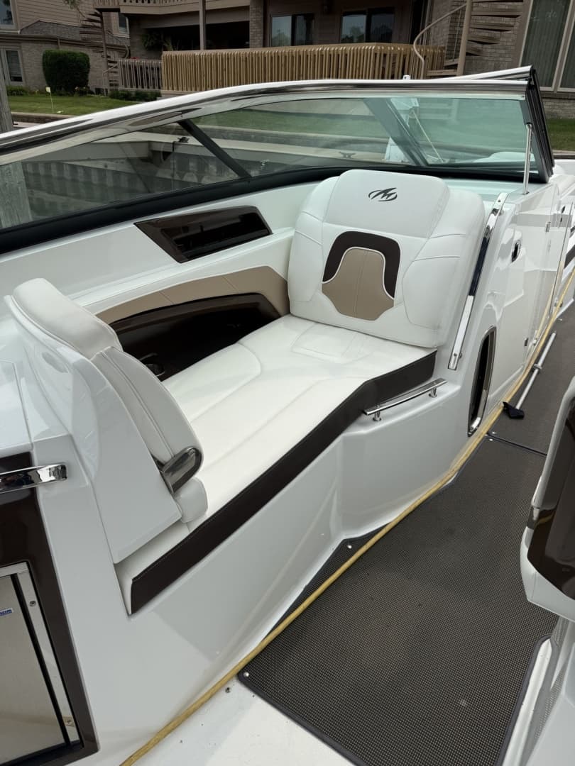 2016 Monterey 328SS