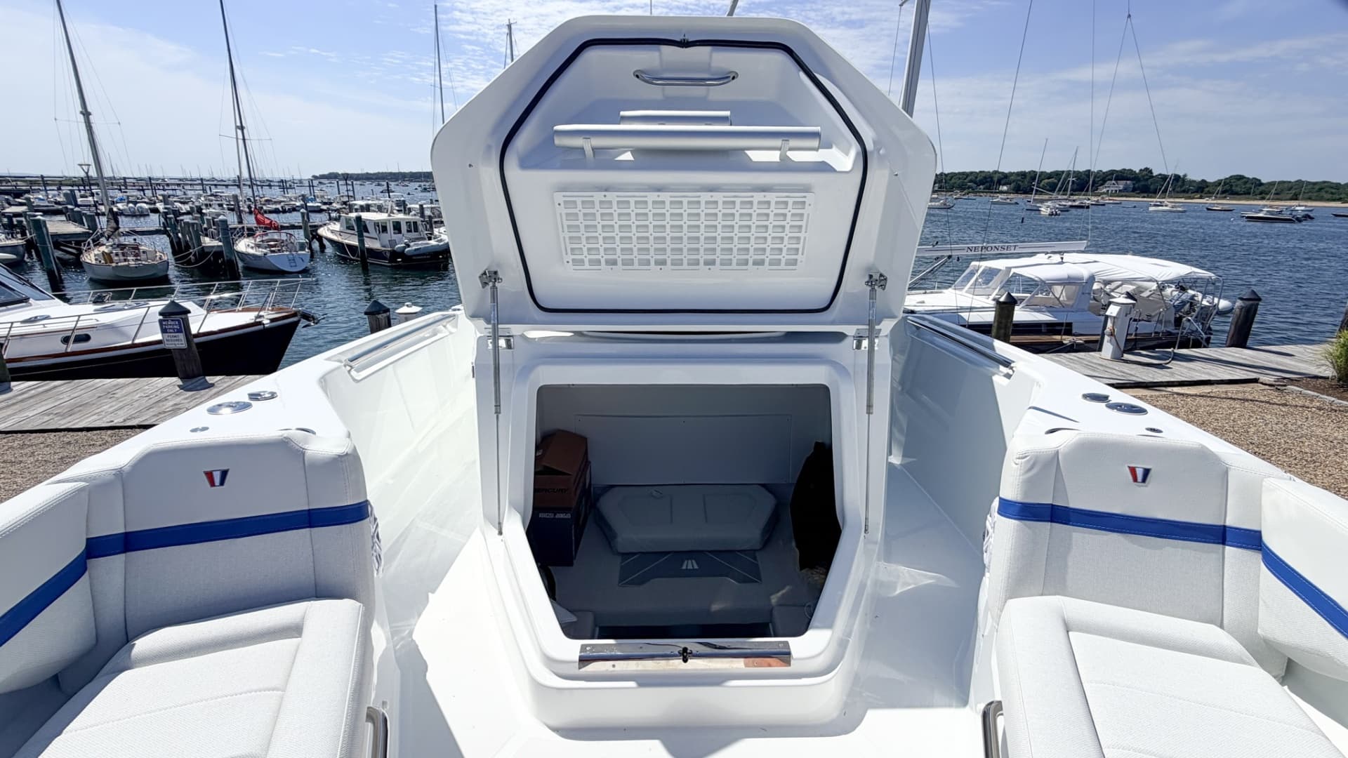2027 Wellcraft 28 Explorer