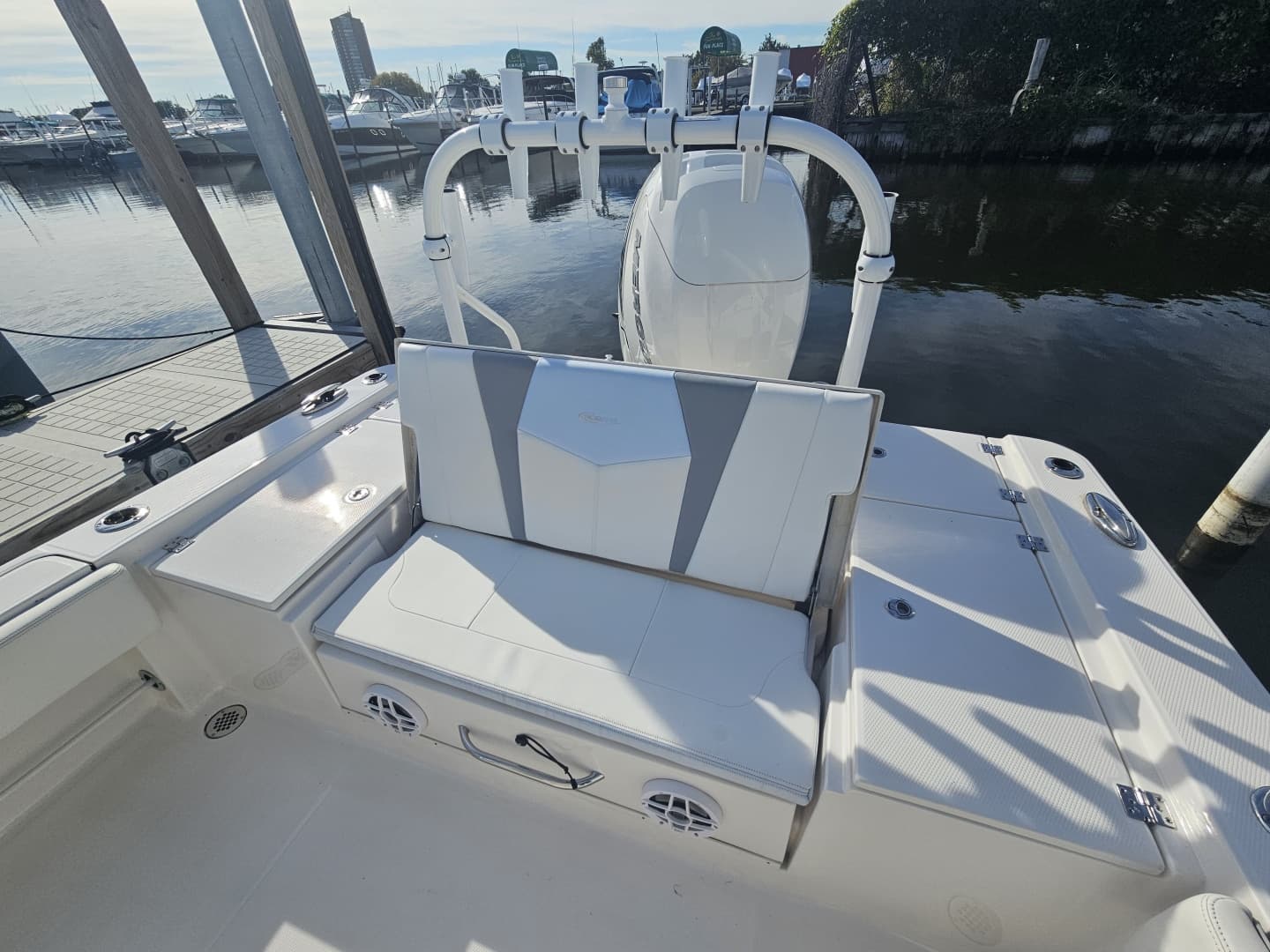 2023 Robalo 266 Cayman