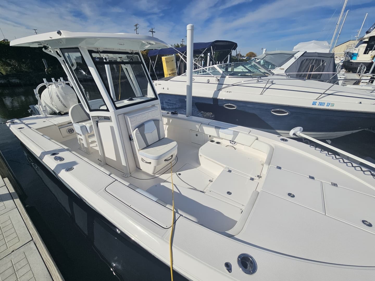 2023 Robalo 266 Cayman