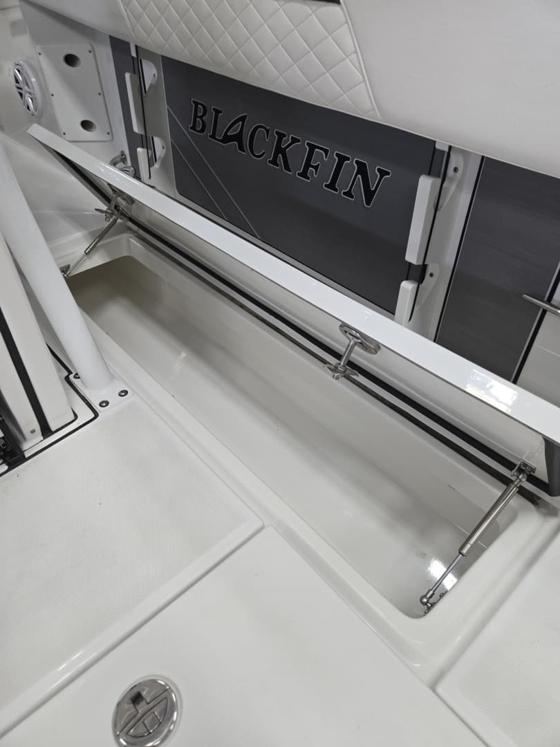2023 Blackfin 272 CC