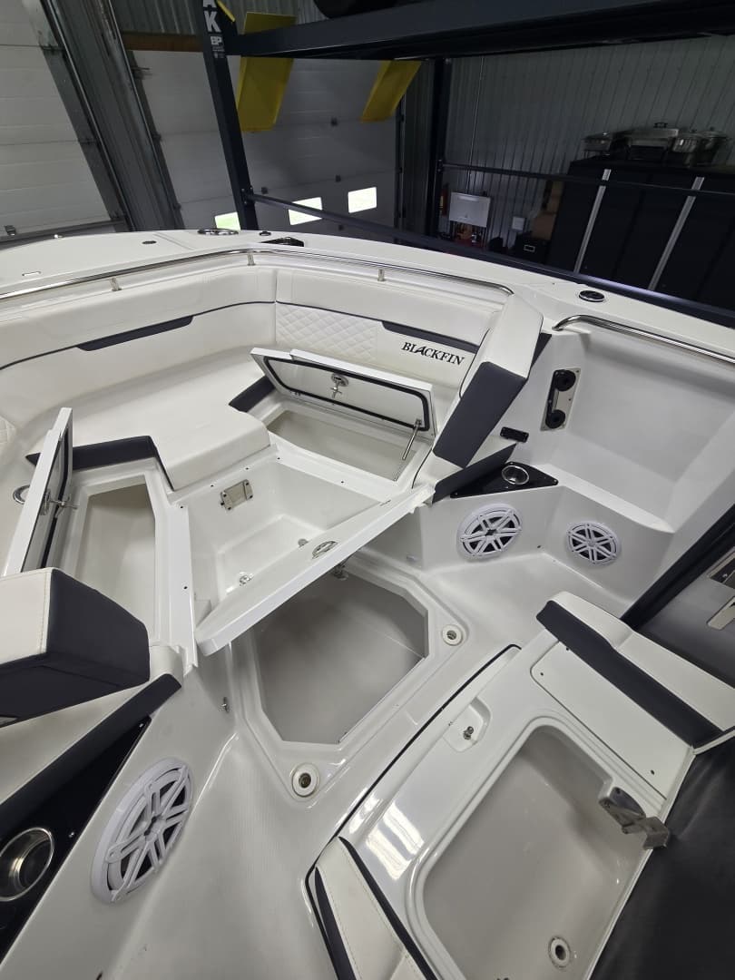 2023 Blackfin 272 CC