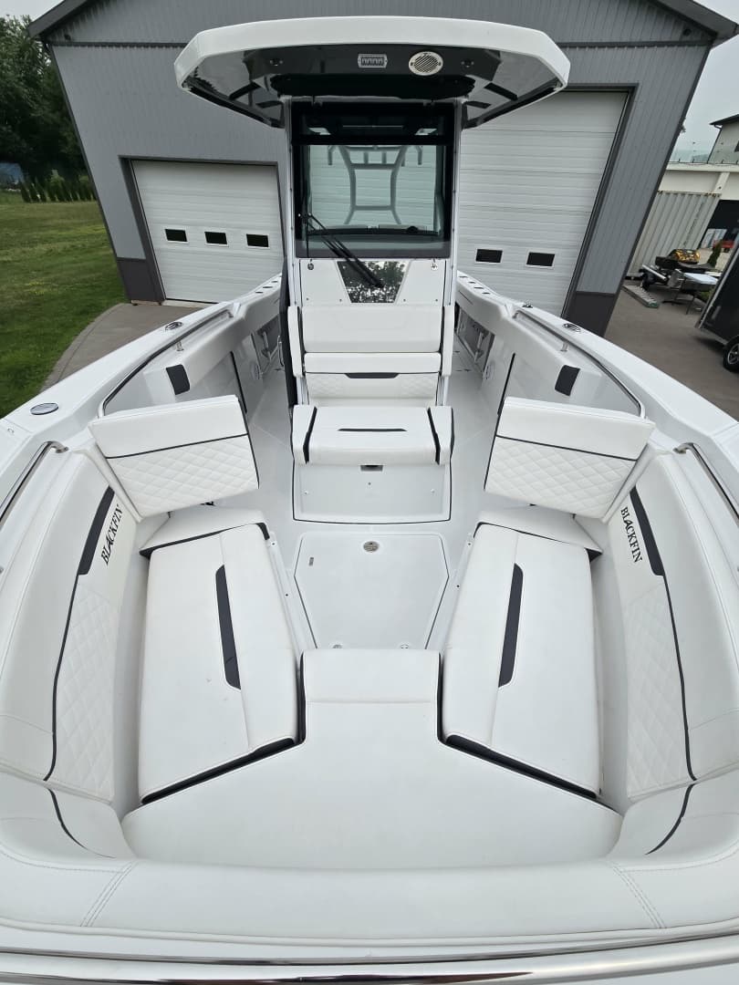 2023 Blackfin 272 CC