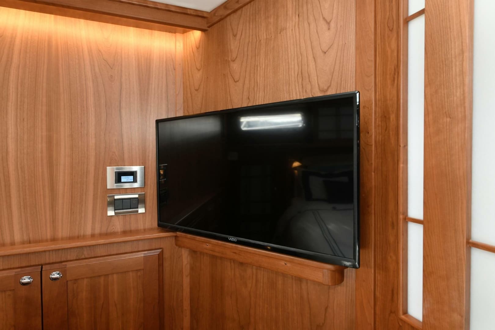 2021 Sabre 48 Salon Express