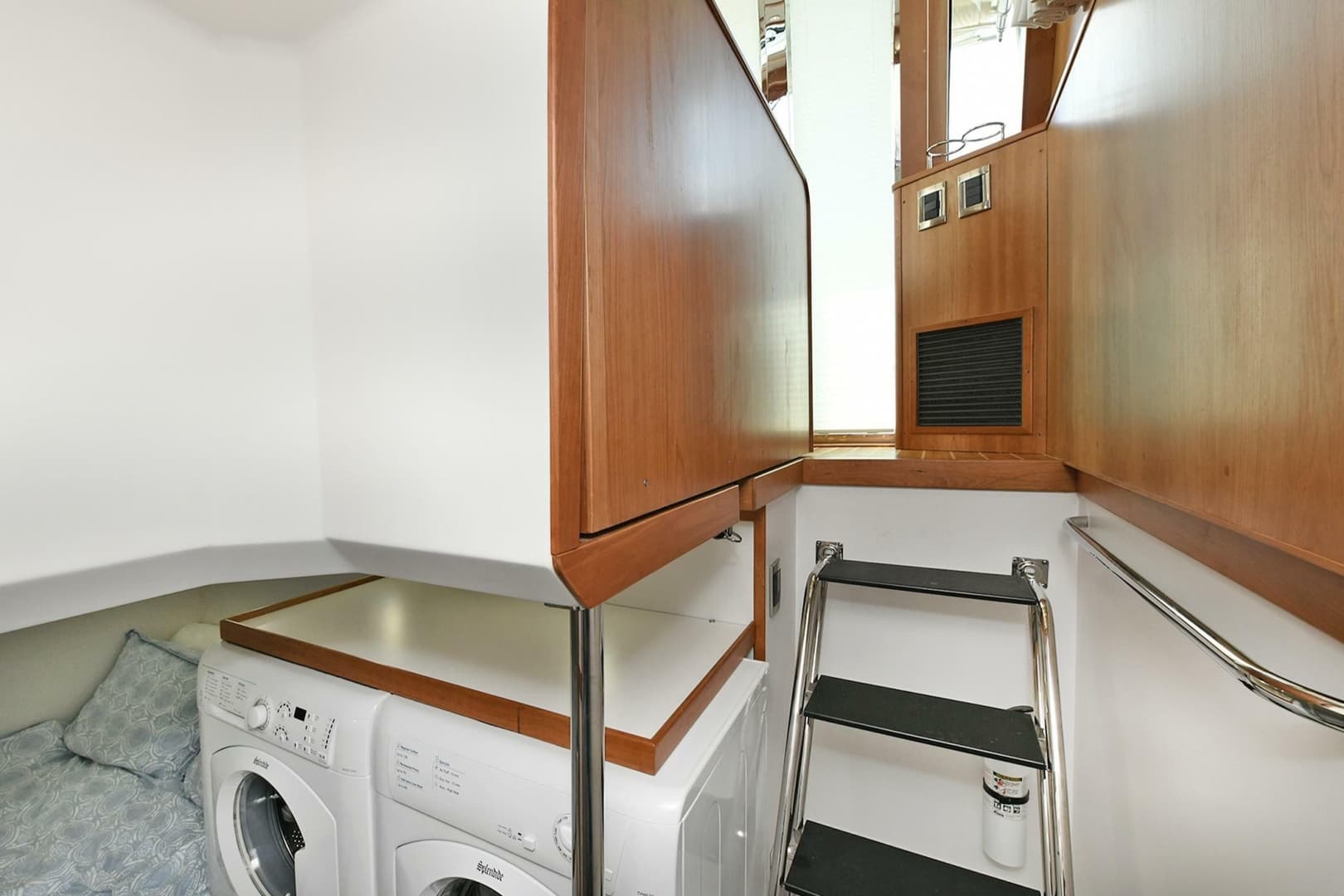 2021 Sabre 48 Salon Express