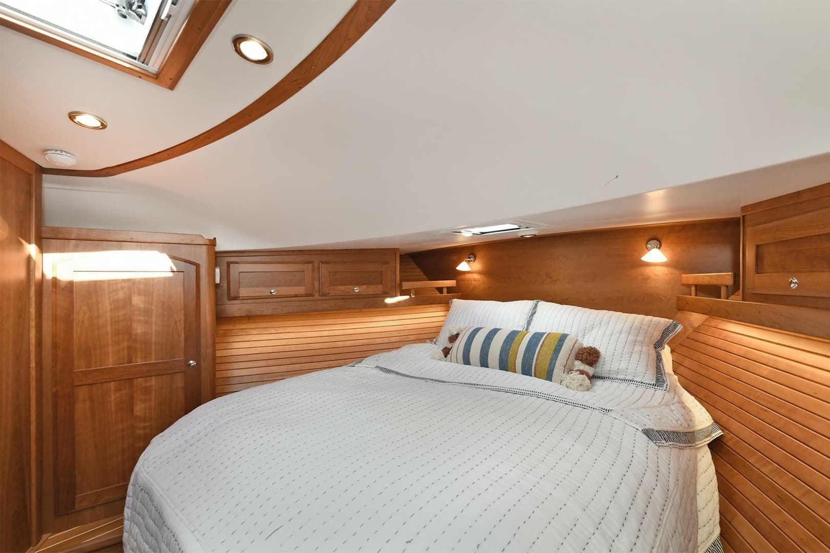 2021 Sabre 48 Salon Express