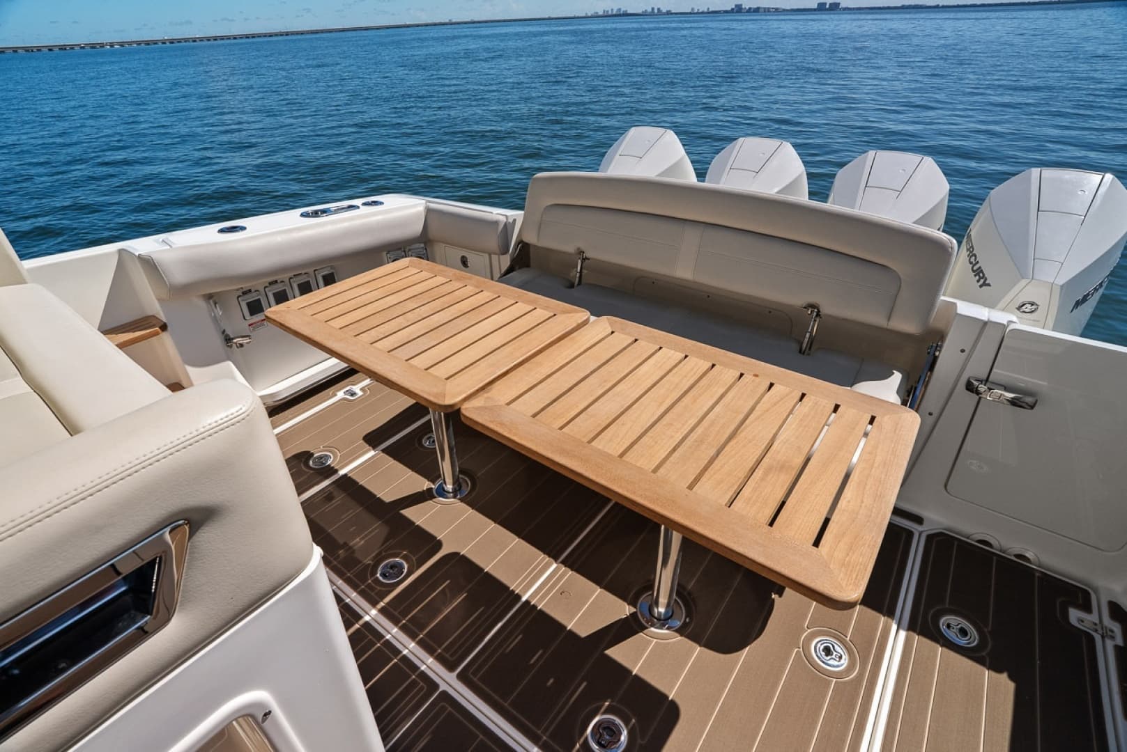 2020 Boston Whaler 380 Realm