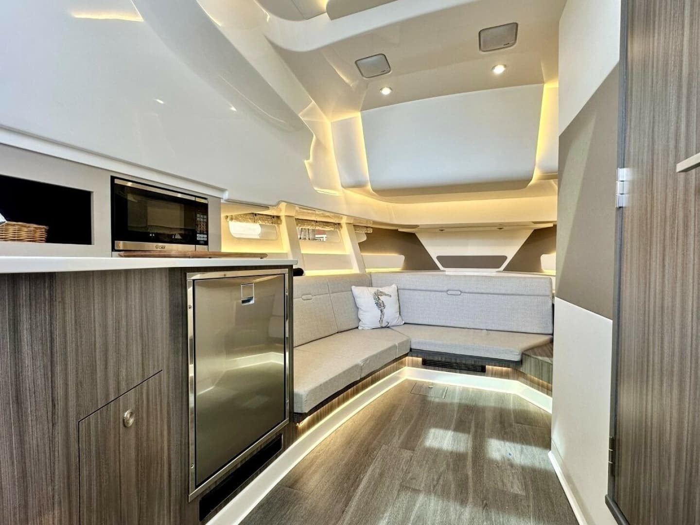 2022 Sea Ray 37 Sundancer 370 OB