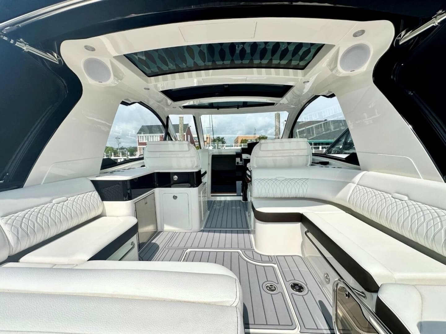 2022 Sea Ray 37 Sundancer 370 OB