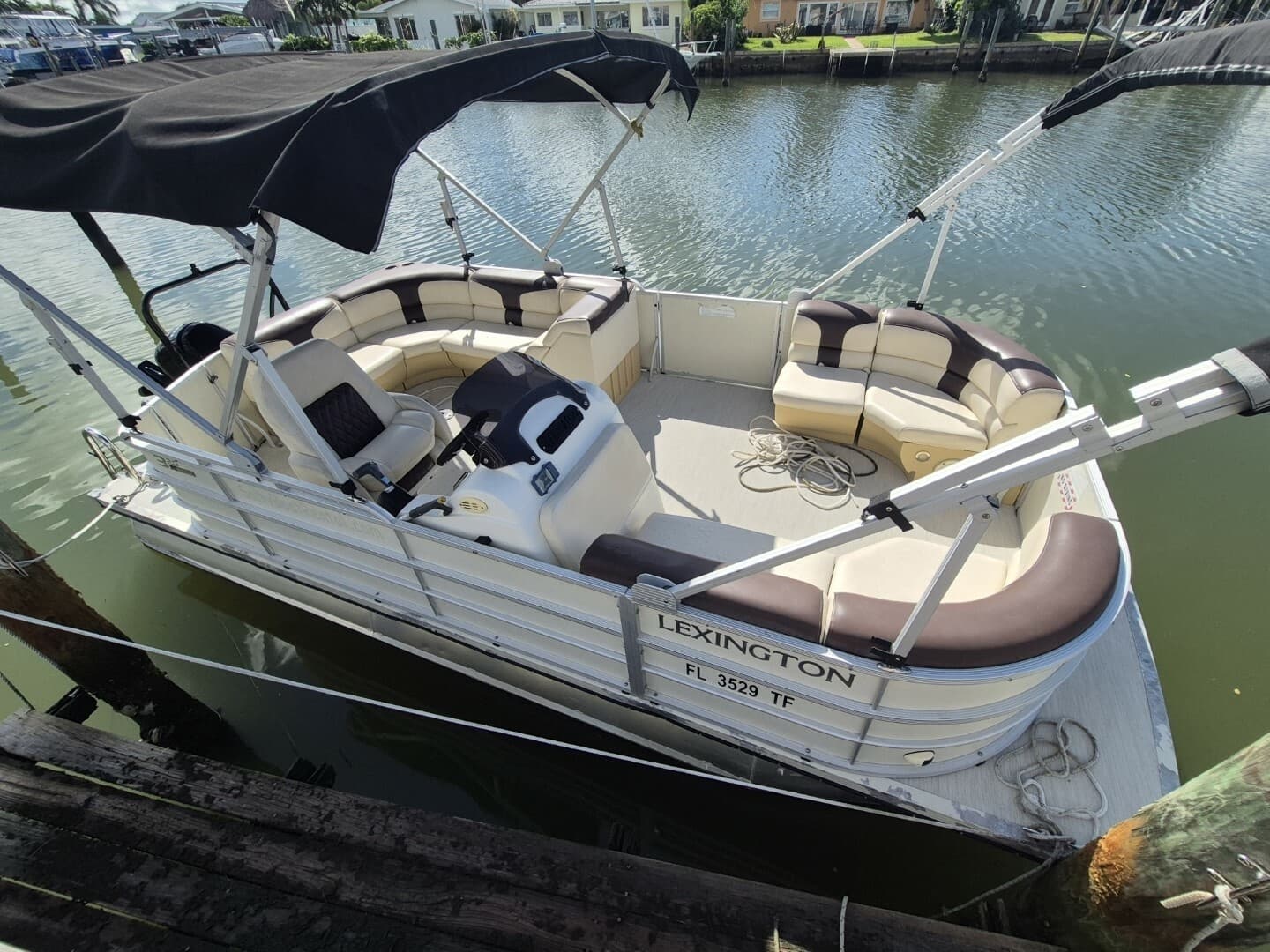 2022 Lexington 320 Pontoon