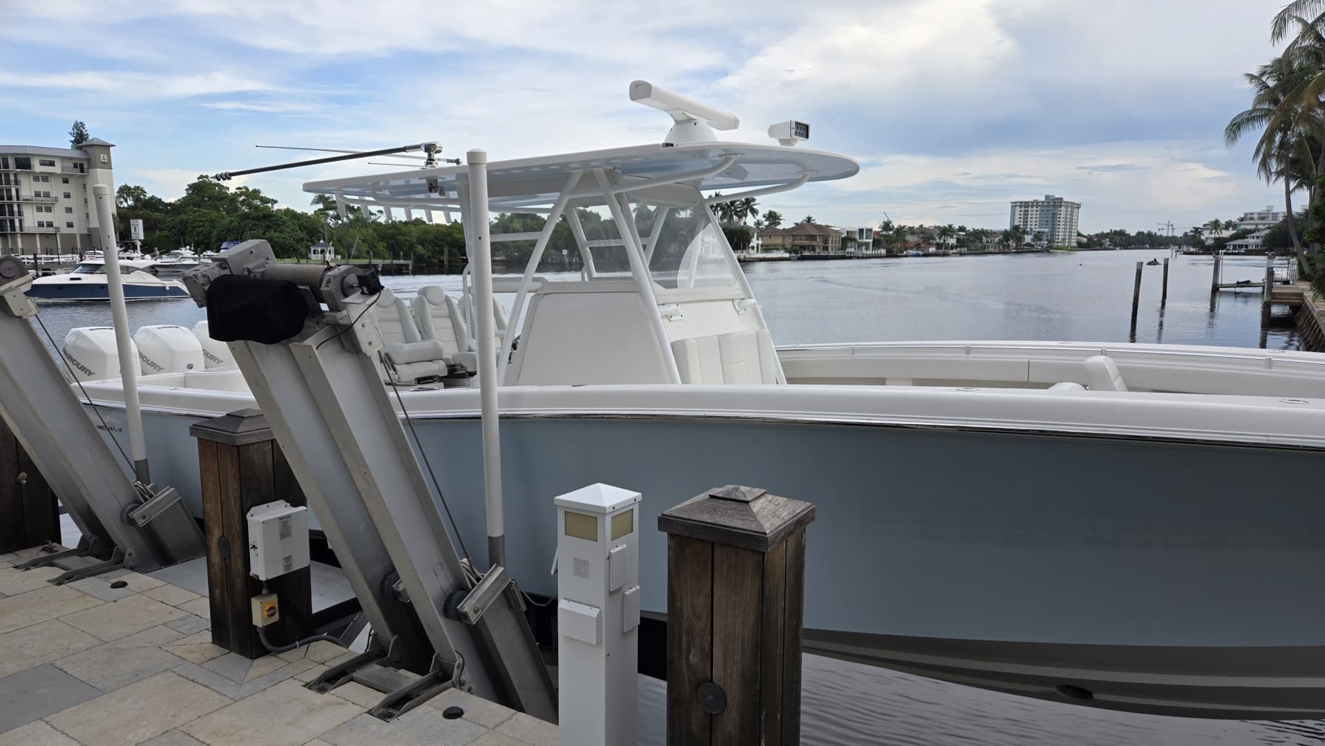 2018 Invincible 39 Open