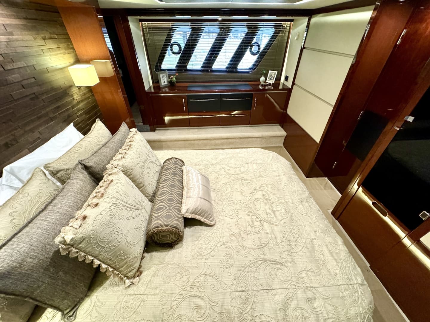 2017 Sea Ray L650 Fly